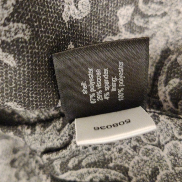 The Limited. Women's black blazer, no pockets, used in good condition. - Picture 5 of 11